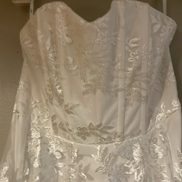 😍Lulu's! Elegant White Strapless Dress - Picture 4 of 7